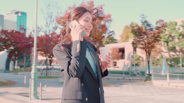 電話をする女性