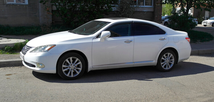 Kazakhstan, Ust-Kamenogorsk, april 30, 2024: Lexus ES fifth generation (XV40; 2006). Japanese car