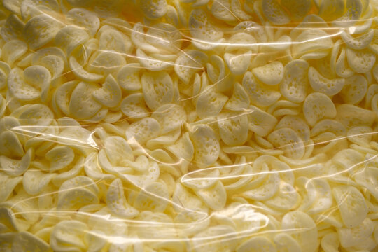Fixation fillers In BOX chips BIO yellow polystyrene