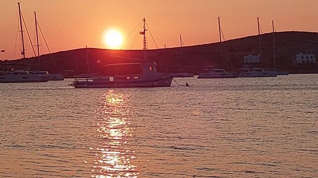 Coucher du soleil &agrave; Parikia - &Icirc;le de Paros - Les Cyclades - Gr&egrave;ce 