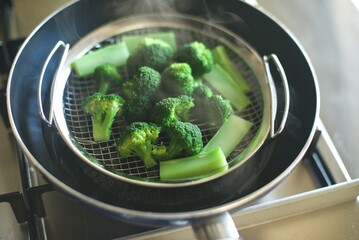 ブロッコリーが蒸しあがったところ