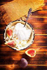 Cream and ricotta cheese figs mousse in bowl