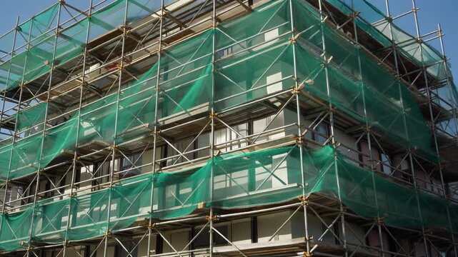 Construction scaffolding with moving net visuals