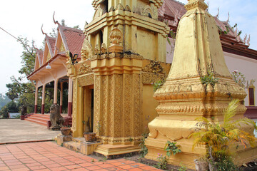 Naklejka premium buddhist monastery closed to a ruined ancient hindu and buddhist khmer temple (lolei) in angkor in siem reap in cambodia 