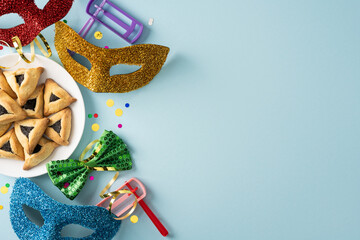 Naklejka premium Vibrant Purim scene featuring glittery masks, hamantaschen cookies, party noisemakers, and colorful confetti. A playful, celebratory mood perfect for holiday greetings and seasonal stock content