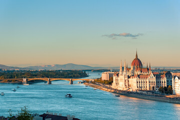 Fototapeta premium Hungarian Parliament building and Danube view