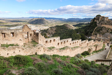 Obraz premium Walls of Jativa Castle on Sierra del Castell Hill