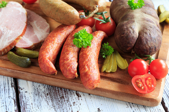 frische Wurst vom Fleischer sch&ouml;n angerichtet