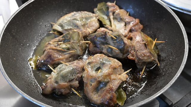 A humble dish typical of peasant families, when nothing of the pig was thrown away, and when there was no fear of the fat dripping into the pan; on the contrary, when that was precisely the good thing