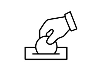 Mano humana insertando una moneda en una ranura de ahorro 