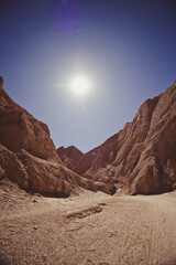Obraz premium Dramatic desert canyon under the harsh midday sun in the Atacama Desert near San Pedro de Atacama, Chile.
