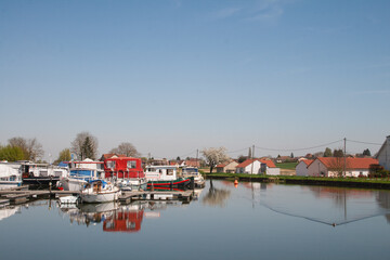 canal du rh&ocirc;ne au Rhin &agrave; Wolfersdorf dans le Haut-Rhin