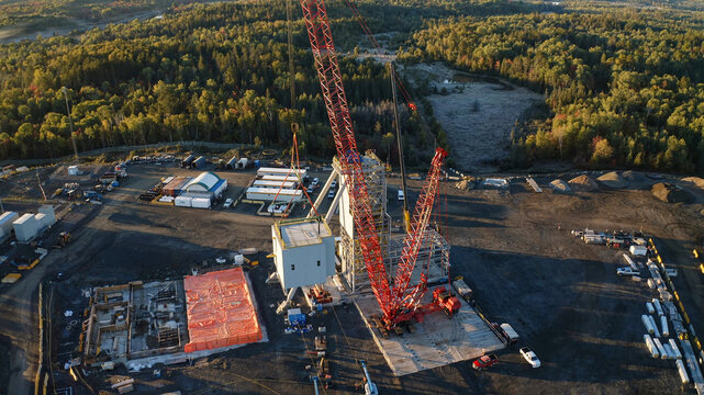 Lifting process of pre-assembled elements with giant cranes