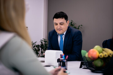 Fototapeta premium Professional discussion at the office with an emphasis on teamwork and collaboration