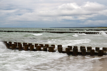 Fototapeta premium Ostsee - Strand und Buhnen