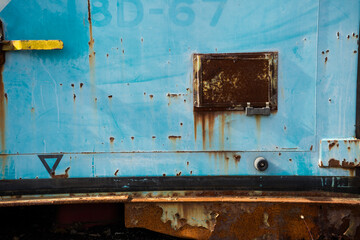 古びた青いコンテナ