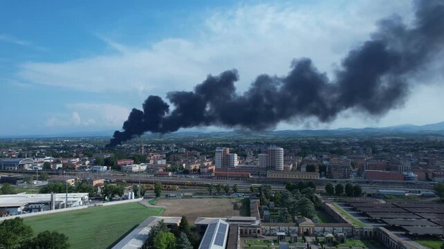 Large industrial fire at a plastic manufacturing plant releases thick black smoke over Fidenza, drifting across the Po Valley and raising concern for toxic contamination affecting nearby neighborhoods