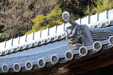 寺の屋根の瓦