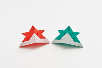 折り紙で折った日本のカラフルで可愛い兜