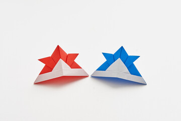 折り紙で折った日本のカラフルで可愛い兜