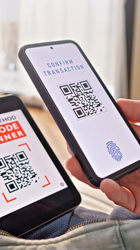 A hand holds a smartphone with a CONFIRM TRANSACTION QR code and fingerprint icon. A tablet in the background displays a similar QR code with METHODE PAYE.