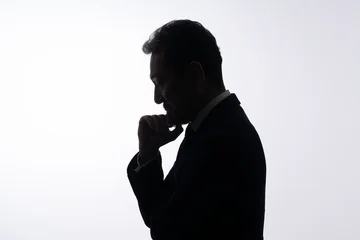 Fotobehang Onderzeeër 悩む男性　シルエット  © naka