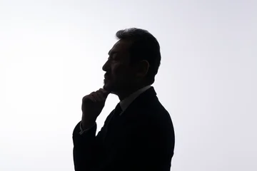 Fotobehang Ridders 悩む男性　シルエット  © naka