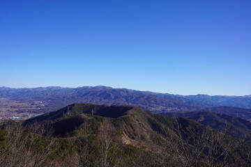 信州　霧訪山から望む高ボッチ山　鉢伏山