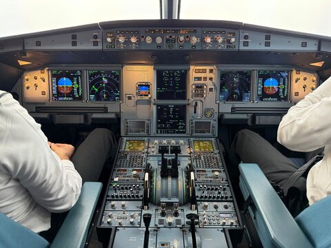 Cockpit of an Airbus A320 with pilots in cruise