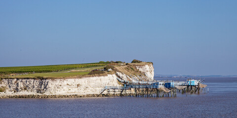 Pêche au carrelet au pied des falaises de l'océan atlantique © Hervé Rouveure