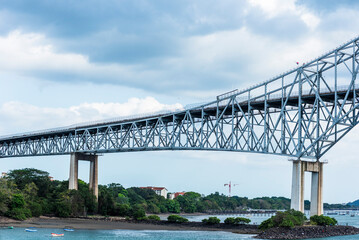Fototapeta premium Bridge of the Americas spanning the Pacific entrance to the Panama Canal under overcast sky