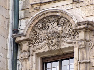 Obraz premium Architectural details of the Justizpalast in Munich, featuring Neo-Baroque ornaments, sculpted faces and figures designed by Friedrich von Thiersch in the late 19th century, DE, 17 Feb. 2011