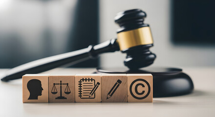 Obraz premium Law and justice symbols with gavel on wooden blocks