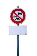Panneau de signalisation d'interdiction aux v&eacute;hicules motoris&eacute;s avec cartouche vide isol&eacute; sur fond transparent