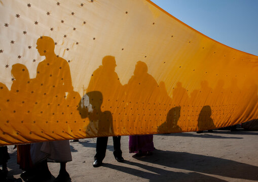 Women drying saris during maha kumbh mela, Uttar Pradesh, Allahabad, India