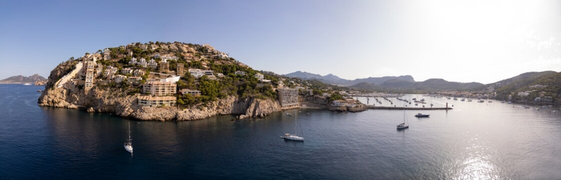 Panor&aacute;mica a&eacute;rea del Puerto de Andratx en Mallorca