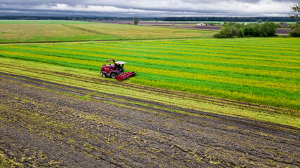 Fototapeta premium red harvester green field, aerial photo
