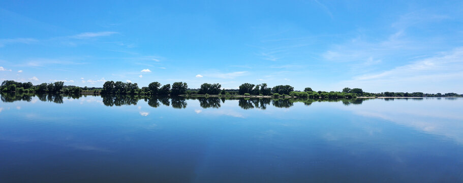 Horizon of the Tejo river in Portugal on a calm day
