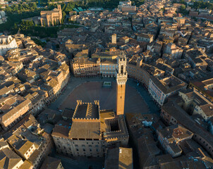 Obraz premium Top aerial view of Piazza del Campo and Siena historic center, Tuscany, Italy