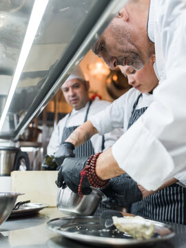 Teamwork at restaurant kitchen 
