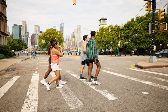 Athletes are crossing the street in New York