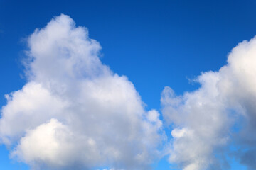 Obraz premium Blue sky background with white cloud