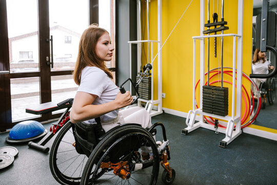 A woman is doing sports.