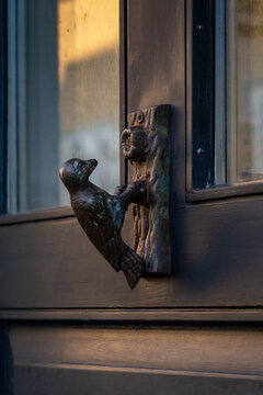 door knocker