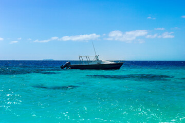 Obraz premium Fiji sand depo speed boat