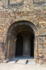 Obraz premium stone archway entrance in ancient structure -Richmond Castle - England