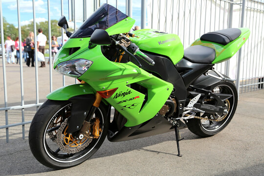 Motor show. Kawasaki Ninja ZX-10R at yearly automotive-show