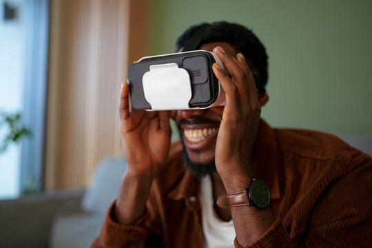 Man uses virtual reality headset for fun

