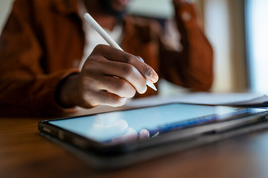 Student takes notes on tablet
