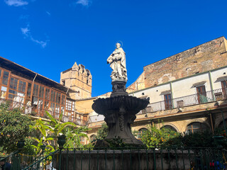 Obraz premium Sicily historic monastery courtyard with fountain statue